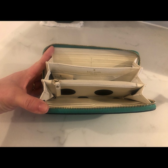 Kate Spade New York Green Cobble Hill Lacey wrap around Wallet. - Picture 13 of 13
